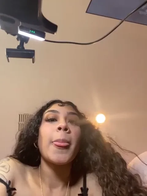 badbaby187 Stripchat recording at 2026-05-04 18:38:00